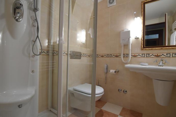 Hotel Leopold I (Petrovaradin)